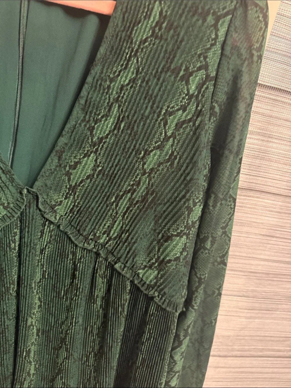 Michael kors Green Snake-Print Pleated V-Neck Blouse size L